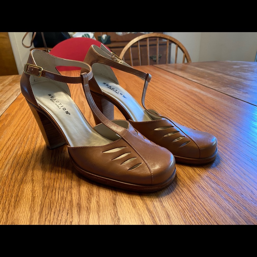 Kenneth Cole Reaction closed toe ankle strap heels size 8M